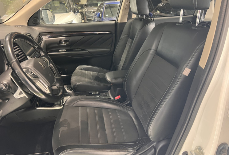 Mitsubishi OUTLANDER 200CH PLUG-IN HYBRID EV 4X4 INSTYLE 