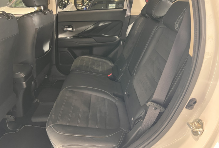 Mitsubishi OUTLANDER 200CH PLUG-IN HYBRID EV 4X4 INSTYLE 