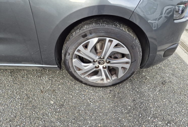 Citroën C4 PICASSO II 2.0 BlueHDi 150CV * DISTRIBUTION OK * 4 Pneu Neuf * CARNET COMPLET