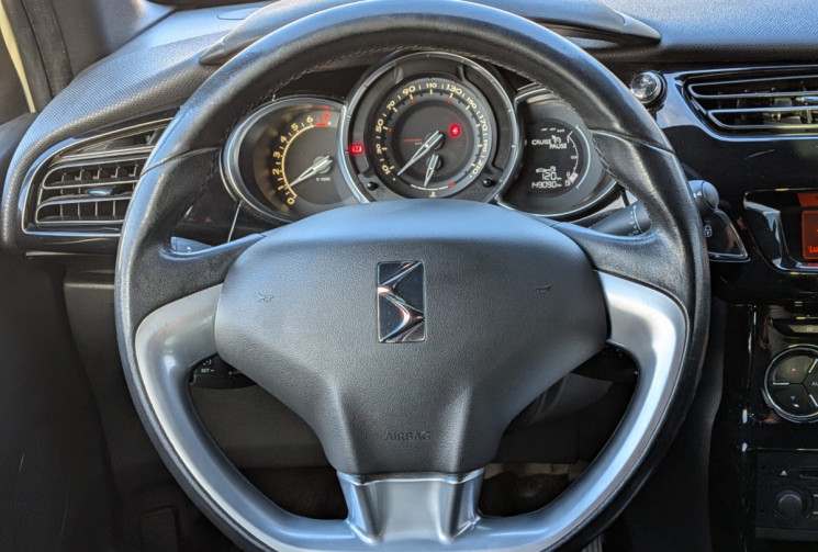 Citroën DS3  1.6 VTI AIRDREAM 120 SO CHIC / MOTEUR A CHAINE / GARANTIE 12 MOIS 