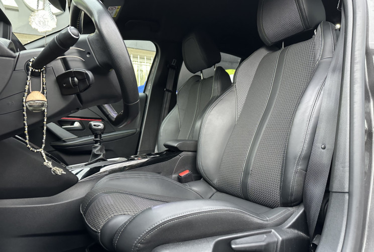 Peugeot 208 GT Line 1.5 Hdi 100 ch / Carplay / Camera / Lumière ambiance / Entretien à jour