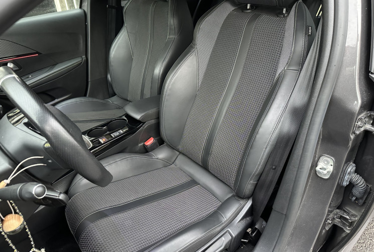 Peugeot 208 GT Line 1.5 Hdi 100 ch / Carplay / Camera / Lumière ambiance / Entretien à jour