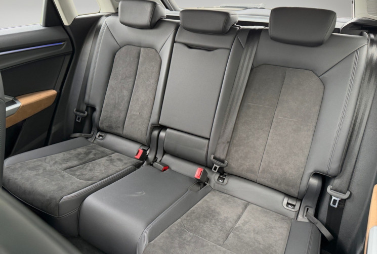 Audi Q3 2.0 40 TDi  DESIGN LUXE QUATTRO S-TRONIC 7