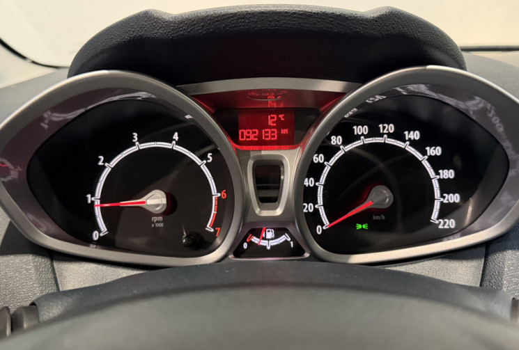 Ford Fiesta 1,4 95 Titanium 5p - Distri OK 