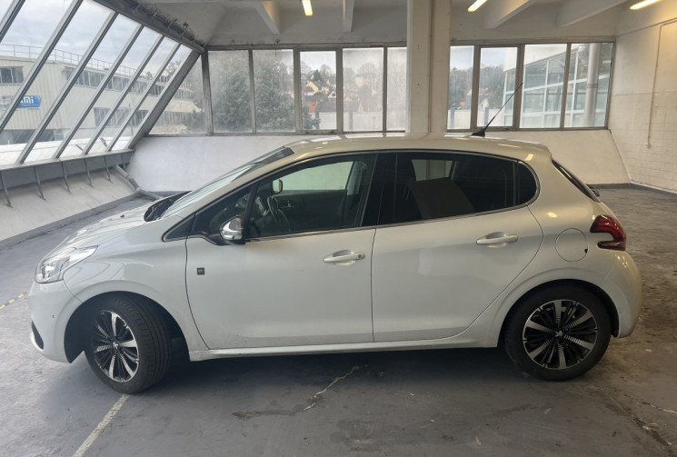 Peugeot 208  110 Tech Edition / CarPlay / Régulateur / Caméra de recul