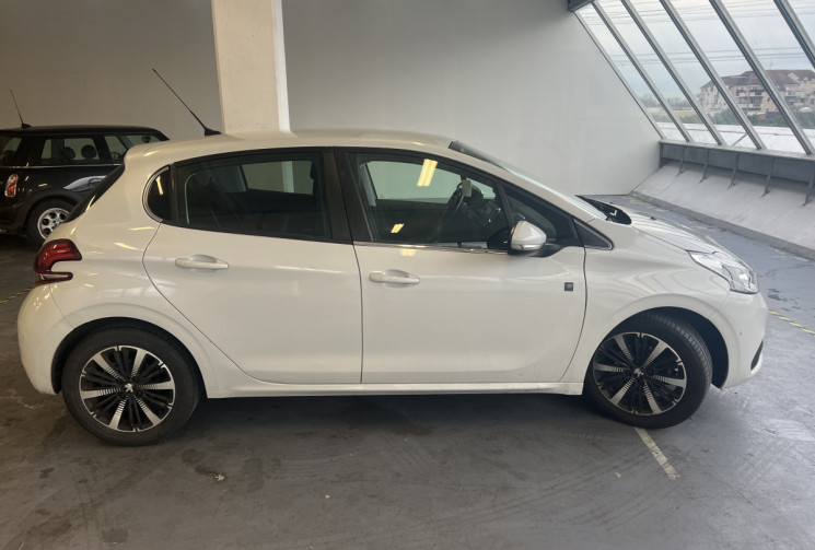 Peugeot 208  110 Tech Edition / CarPlay / Régulateur / Caméra de recul