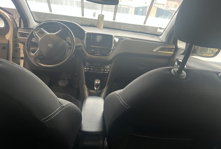Peugeot 208  110 Tech Edition / CarPlay / Régulateur / Caméra de recul