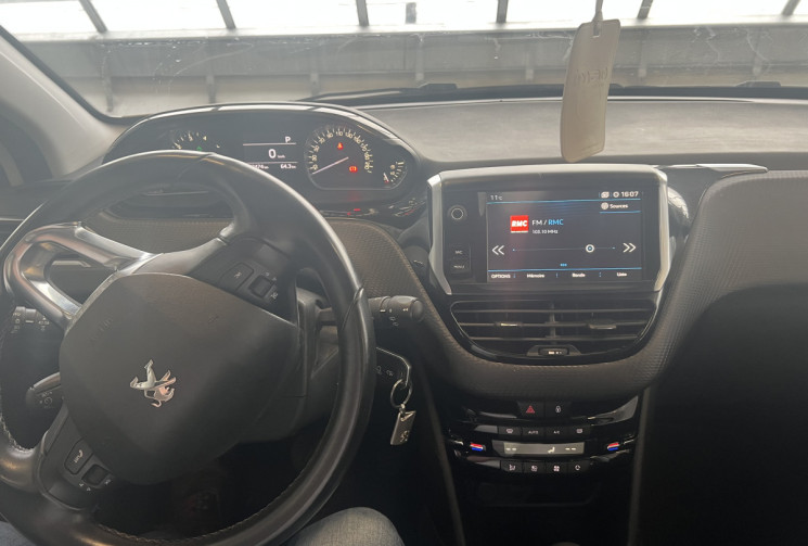 Peugeot 208  110 Tech Edition / CarPlay / Régulateur / Caméra de recul