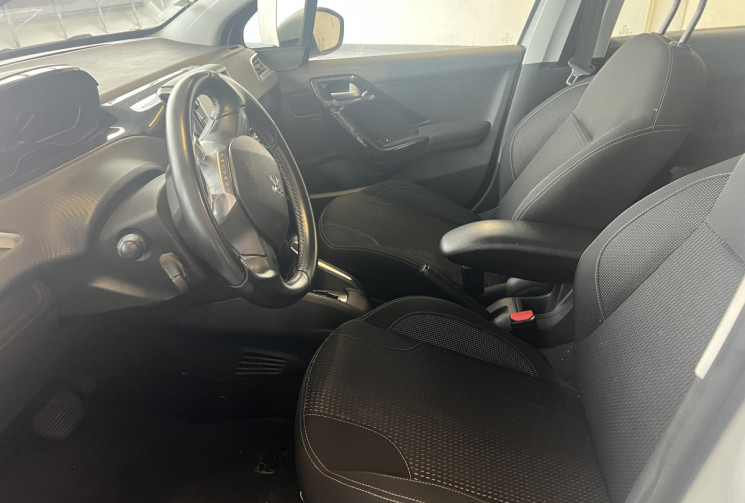 Peugeot 208  110 Tech Edition / CarPlay / Régulateur / Caméra de recul