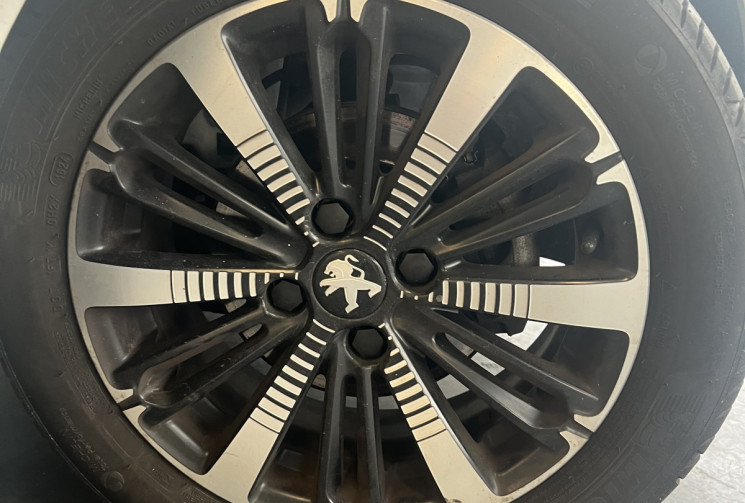 Peugeot 208  110 Tech Edition / CarPlay / Régulateur / Caméra de recul