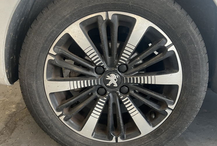 Peugeot 208  110 Tech Edition / CarPlay / Régulateur / Caméra de recul