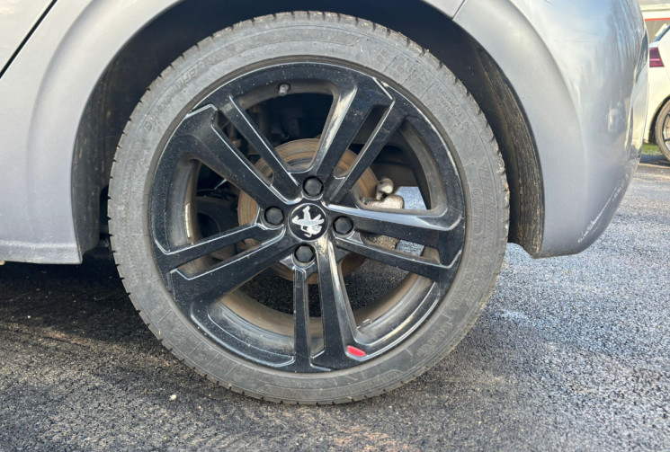 Peugeot 208 Boite auto 1.2 PureTech 110ch GT Line / Kit distri. fait