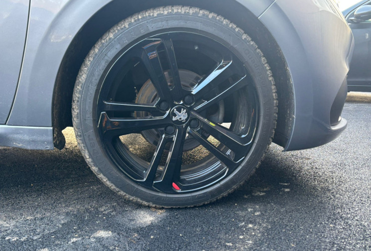 Peugeot 208 Boite auto 1.2 PureTech 110ch GT Line / Kit distri. fait