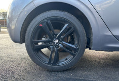 Peugeot 208 Boite auto 1.2 PureTech 110ch GT Line / Kit distri. fait