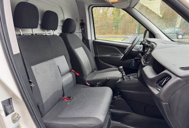 FIAT DOBLO CARGO Pro Lounge 750kg 1.6 Multijet 105 / 26 550 km / 1ere main / TVA Apprarente