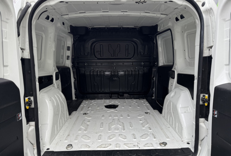FIAT DOBLO CARGO Pro Lounge 750kg 1.6 Multijet 105 / 26 550 km / 1ere main / TVA Apprarente