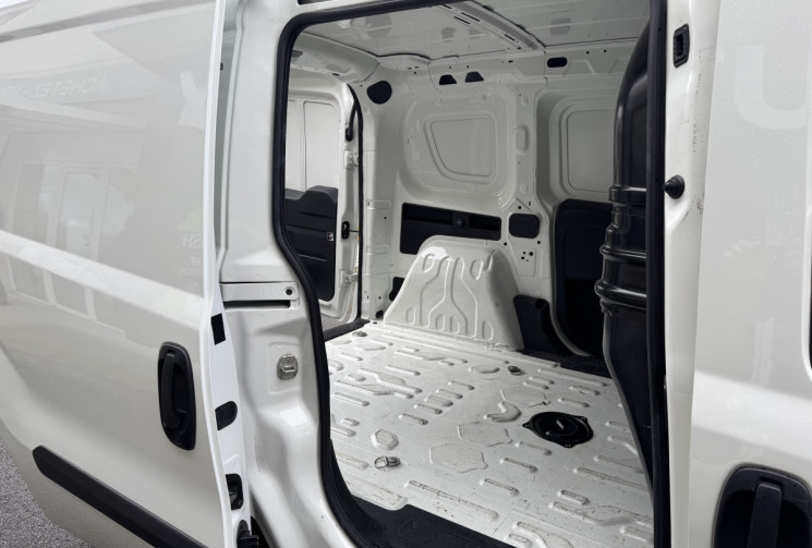FIAT DOBLO CARGO Pro Lounge 750kg 1.6 Multijet 105 / 26 550 km / 1ere main / TVA Apprarente