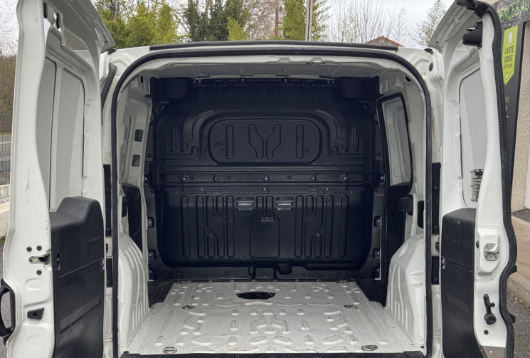 FIAT DOBLO CARGO Pro Lounge 750kg 1.6 Multijet 105 / 26 550 km / 1ere main / TVA Apprarente