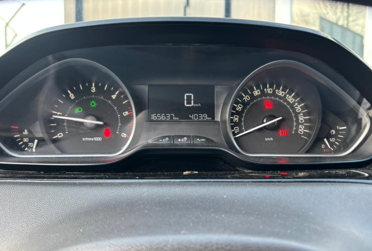 Peugeot 208 1.6 BlueHDi 100ch Feline 5p