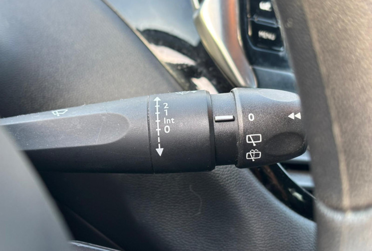 Peugeot 208 1.6 BlueHDi 100ch Feline 5p