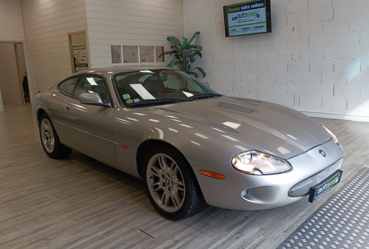 Jaguar XK8 Coupé 4.0 V8 32V 284 cv Boîte auto