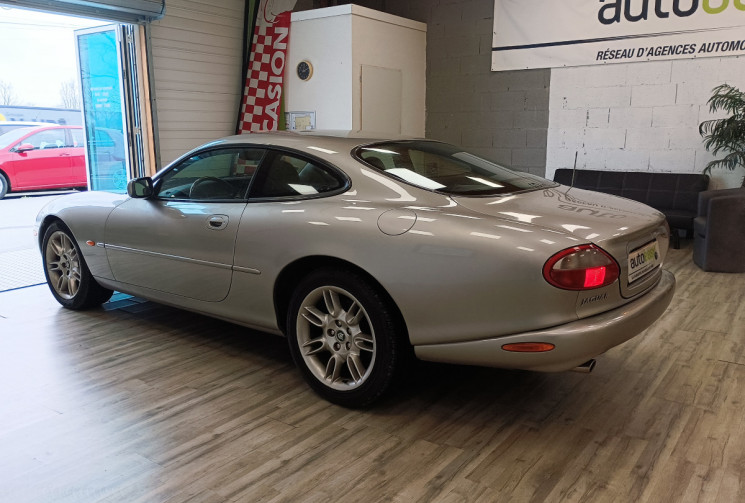 Jaguar XK8 Coupé 4.0 V8 32V 284 cv Boîte auto