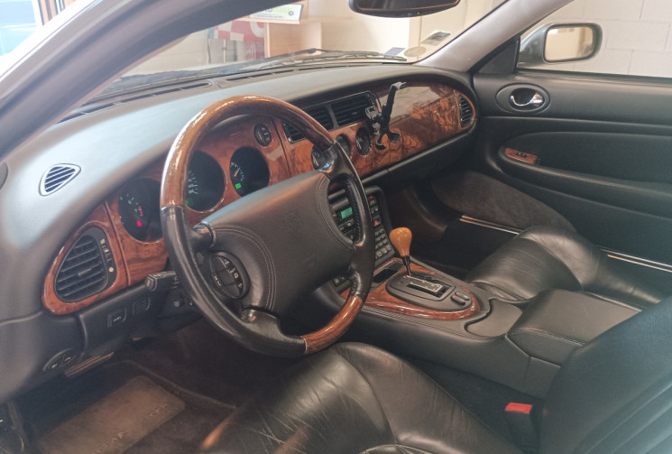 Jaguar XK8 Coupé 4.0 V8 32V 284 cv Boîte auto