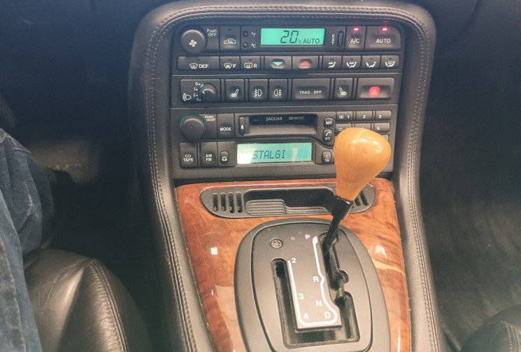 Jaguar XK8 Coupé 4.0 V8 32V 284 cv Boîte auto