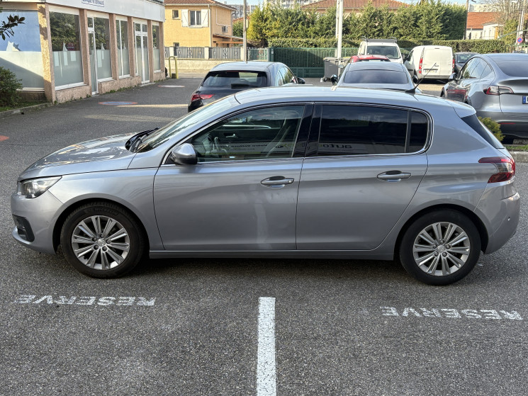 Peugeot 308 1.2 PureTech 110 ch Allure / Courroie de distribution neuve / Embrayage neuf