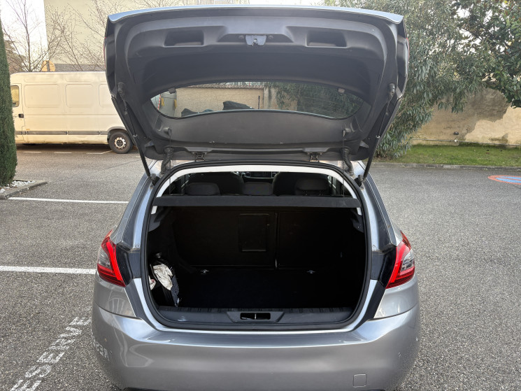 Peugeot 308 1.2 PureTech 110 ch Allure / Courroie de distribution neuve / Embrayage neuf