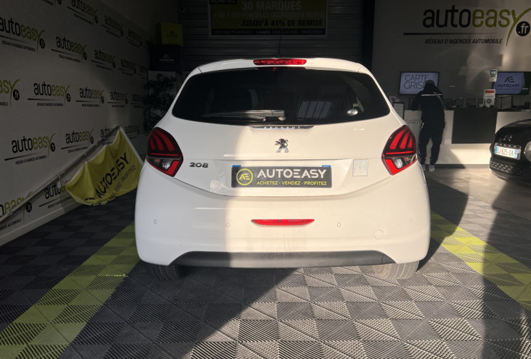 Peugeot 208 1.2 82 ch Style 3p 1ERE MAIN KIT DISTRI NEUF