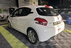 Peugeot 208 1.2 82 ch Style 3p 1ERE MAIN KIT DISTRI NEUF