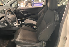 Peugeot 208 1.2 82 ch Style 3p 1ERE MAIN KIT DISTRI NEUF