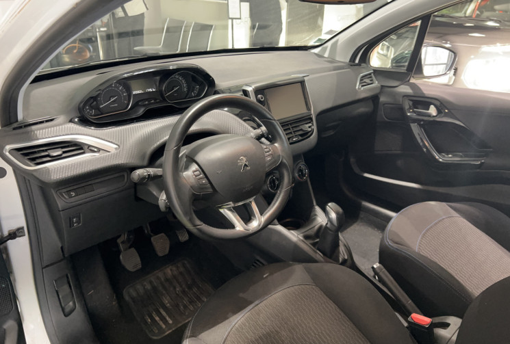 Peugeot 208 1.2 82 ch Style 3p 1ERE MAIN KIT DISTRI NEUF