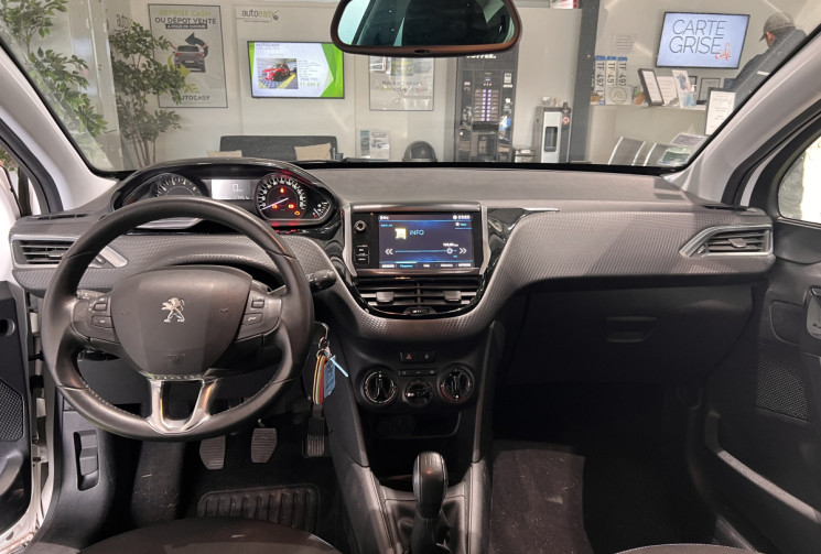 Peugeot 208 1.2 82 ch Style 3p 1ERE MAIN KIT DISTRI NEUF