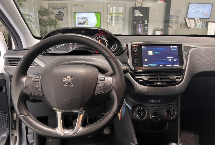 Peugeot 208 1.2 82 ch Style 3p 1ERE MAIN KIT DISTRI NEUF