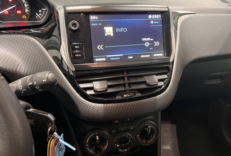 Peugeot 208 1.2 82 ch Style 3p 1ERE MAIN KIT DISTRI NEUF