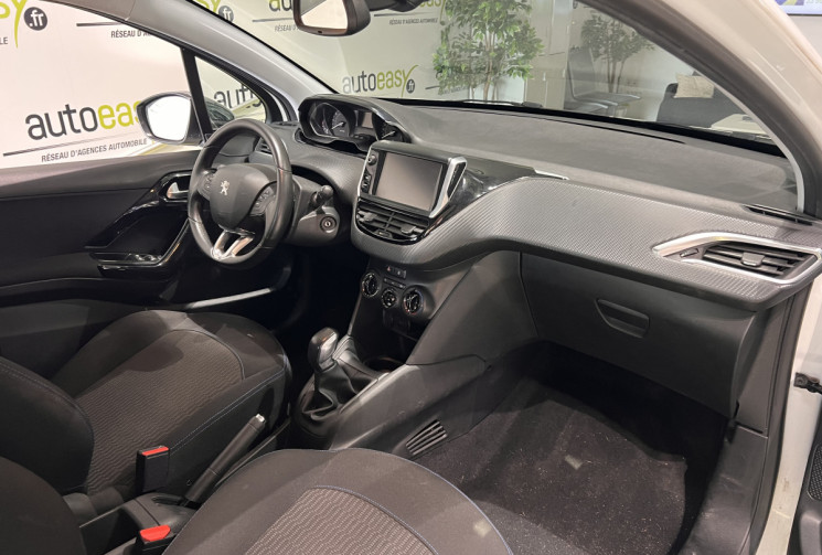 Peugeot 208 1.2 82 ch Style 3p 1ERE MAIN KIT DISTRI NEUF