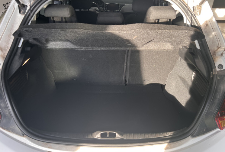 Peugeot 208 1.2 82 ch Style 3p 1ERE MAIN KIT DISTRI NEUF