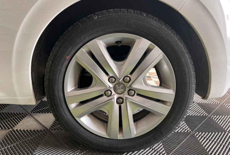 Peugeot 208 1.2 82 ch Style 3p 1ERE MAIN KIT DISTRI NEUF