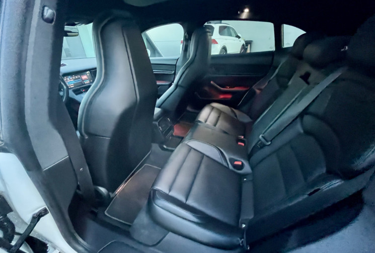 Porsche Taycan 4 Cross Turismo 38000km / Magnifique / 100% électrique / 