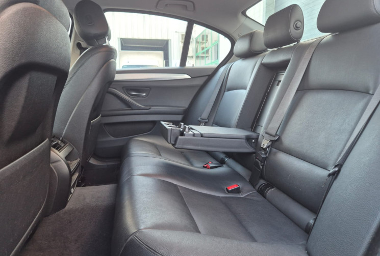 BMW Série 5 518D F10 LOUNGE + * CARNET COMPLET * 