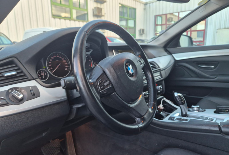 BMW Série 5 518D F10 LOUNGE + * CARNET COMPLET * 