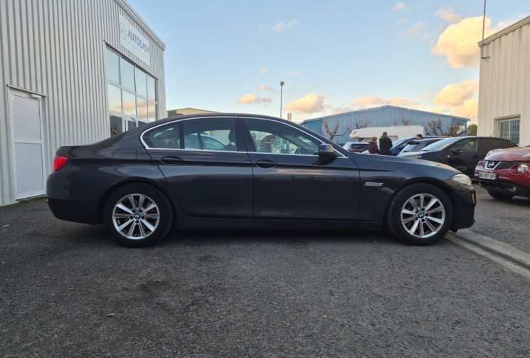 BMW Série 5 518D F10 LOUNGE + * CARNET COMPLET * 
