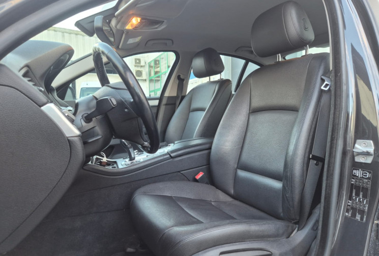 BMW Série 5 518D F10 LOUNGE + * CARNET COMPLET * 