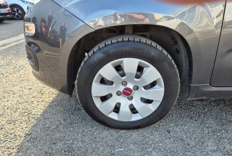 FIAT Panda 1.2i 70CV FINTION POP * 1ER MAIN* FAIBLE KILOMETRAGE* DISTRIBUTION FAITE