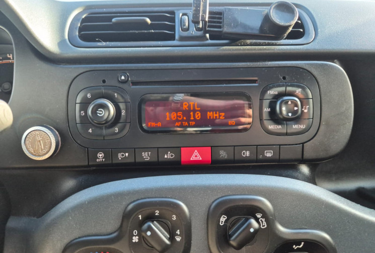 FIAT Panda 1.2i 70CV FINTION POP * 1ER MAIN* FAIBLE KILOMETRAGE* DISTRIBUTION FAITE