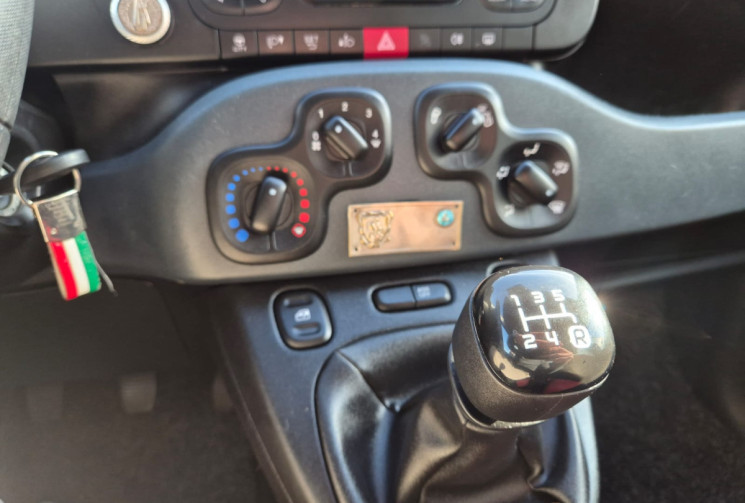 FIAT Panda 1.2i 70CV FINTION POP * 1ER MAIN* FAIBLE KILOMETRAGE* DISTRIBUTION FAITE