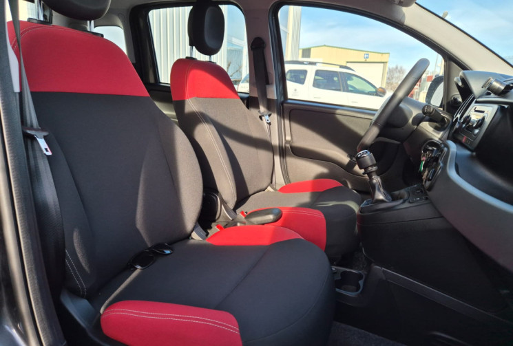 FIAT Panda 1.2i 70CV FINTION POP * 1ER MAIN* FAIBLE KILOMETRAGE* DISTRIBUTION FAITE