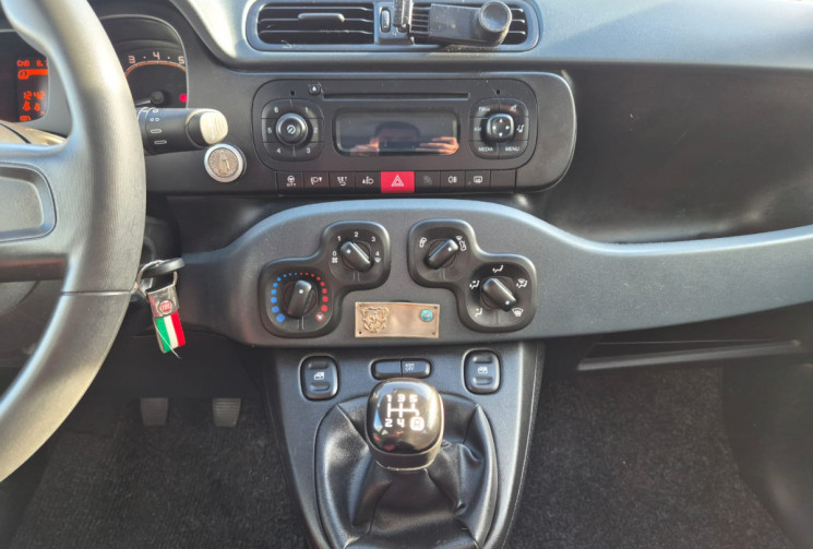 FIAT Panda 1.2i 70CV FINTION POP * 1ER MAIN* FAIBLE KILOMETRAGE* DISTRIBUTION FAITE